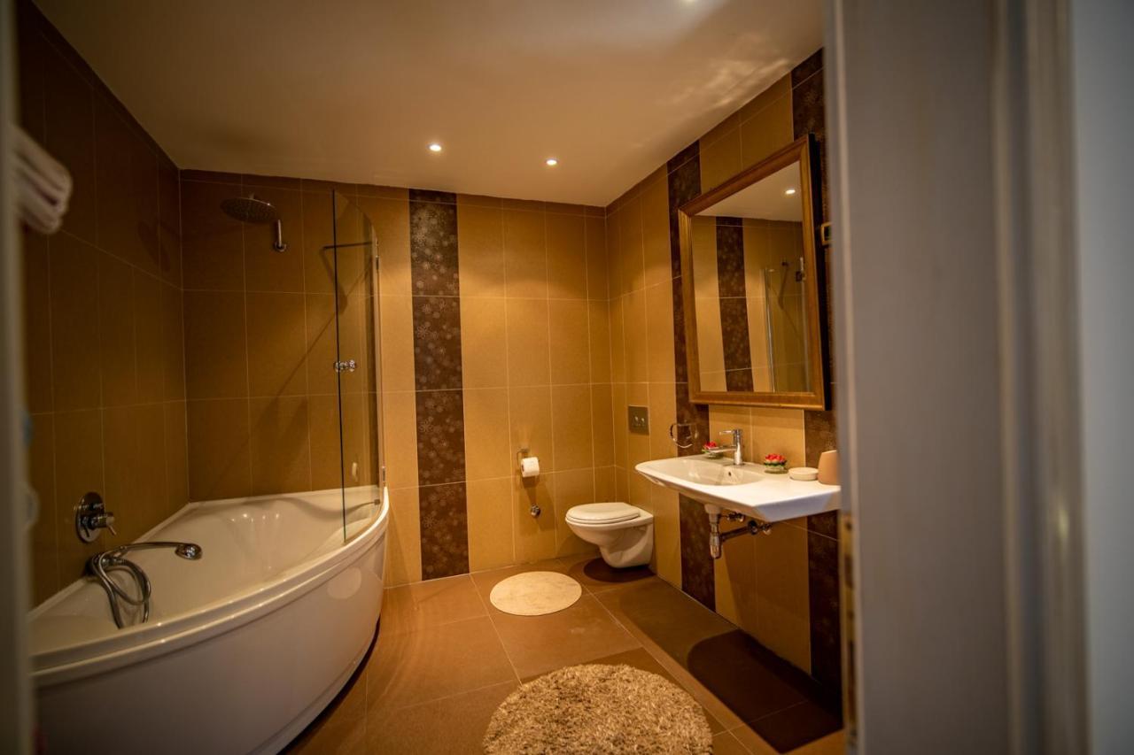 Villa Toscana With A Pool Tivat Exterior foto